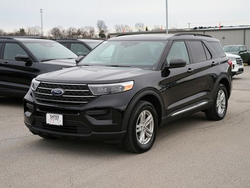 Used 2023 Ford Explorer XLT image 9