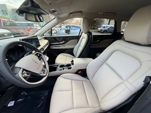 New 2026 Lincoln Corsair Premiere image 15