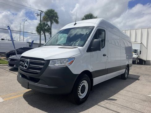 Used 2023 Mercedes-Benz Sprinter 2500 w/ Dashboard Charging Package image 3