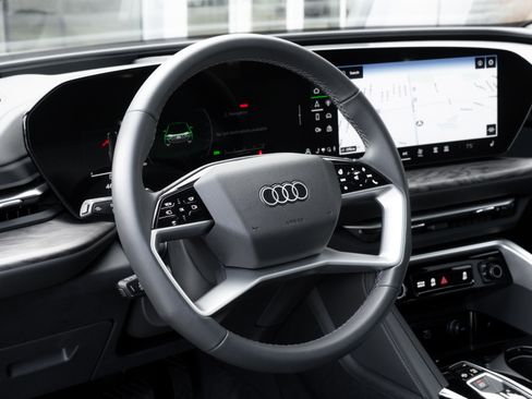 Certified 2025 Audi Q5 Premium Plus w/ Premium Plus image 11