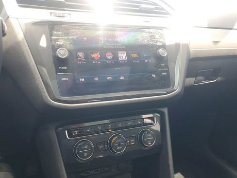 Used 2018 Volkswagen Tiguan SE image 26