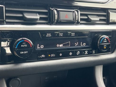 Used 2025 Nissan Pathfinder SV image 20