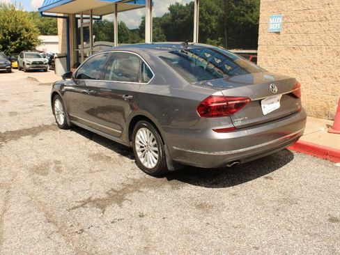 Used 2017 Volkswagen Passat 1.8T SE FWD image 4