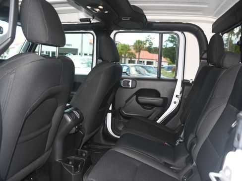 Used 2022 Jeep Gladiator Sport AWD/4WD image 14