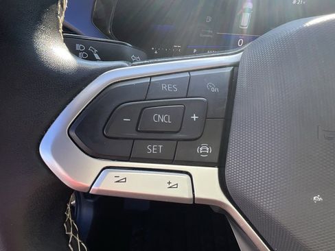 Used 2022 Volkswagen Taos SE image 16