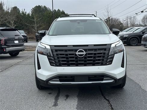 New 2026 Nissan Pathfinder Platinum image 2
