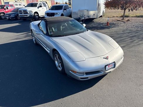 Used 2004 Chevrolet Corvette Convertible w/ Preferred Equipment Group RWD image 3