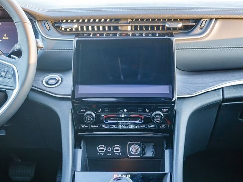 New 2025 Jeep Grand Cherokee Limited w/ Black Appearance Package image 14