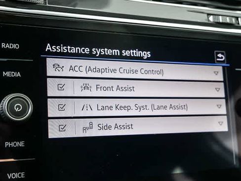 Certified 2022 Volkswagen Tiguan SE R-Line image 16