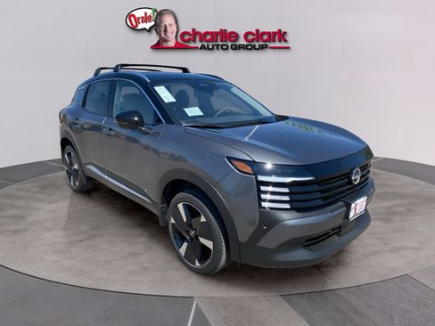 Certified 2025 Nissan Kicks SR FWD image 7