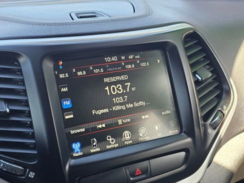 Used 2018 Jeep Cherokee Latitude Plus image 22