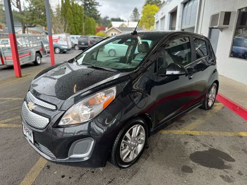Used 2014 Chevrolet Spark LT image 3