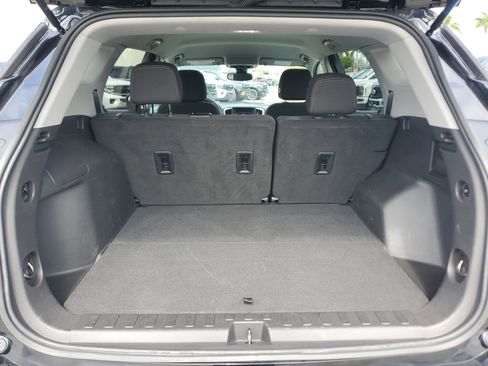 Used 2024 GMC Terrain SLE FWD image 10