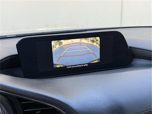 Used 2022 MAZDA MAZDA3 s FWD image 18