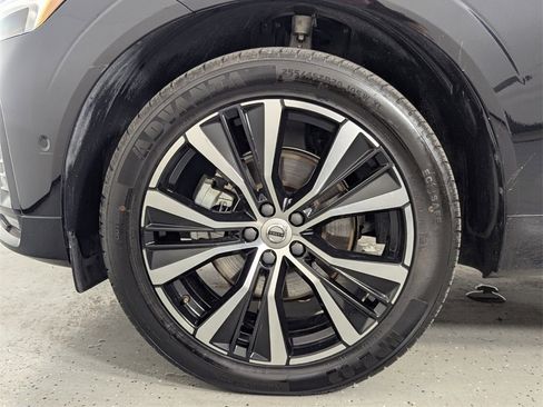 Used 2024 Volvo XC60 B5 Plus image 9