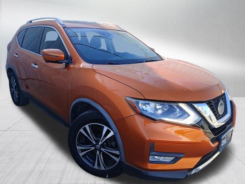 Used 2020 Nissan Rogue SV w/ Sun & Sound Touring Package image 2