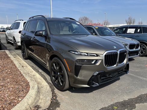 Used 2026 BMW X7 M60i image 3