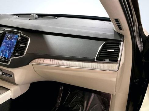 Certified 2023 Volvo XC90 B6 Ultimate w/ Lounge Package image 18