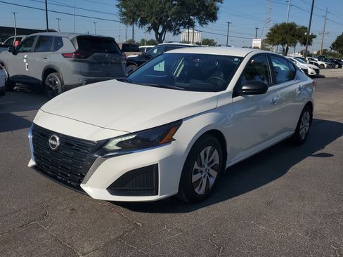 Certified 2024 Nissan Altima 2.5 S image 3