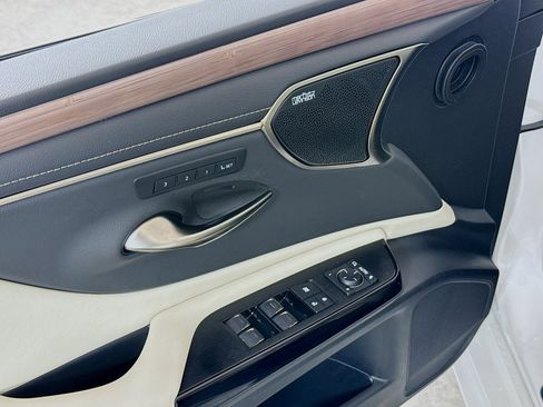 Used 2024 Lexus ES 350 w/ Accessory Package (Z2) FWD image 19