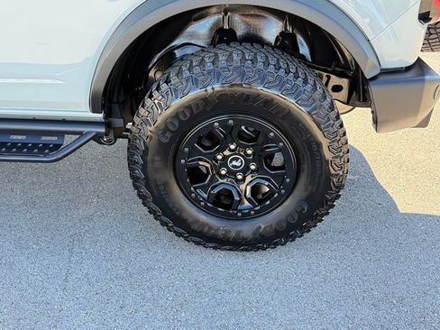 Used 2023 Ford Bronco Wildtrak image 43