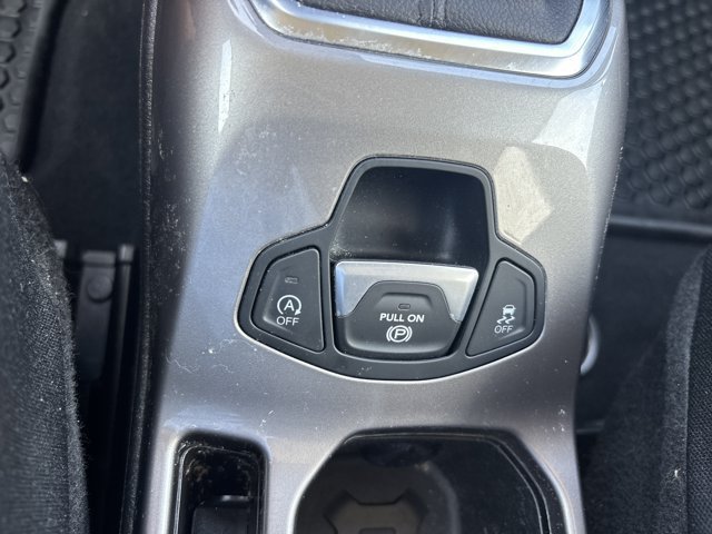 Used 2022 Jeep Renegade Latitude AWD/4WD image 36