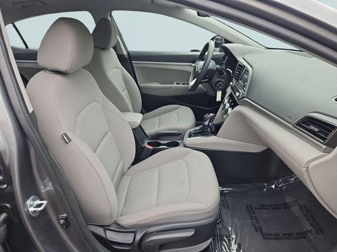 Used 2019 Hyundai Elantra SE FWD image 28