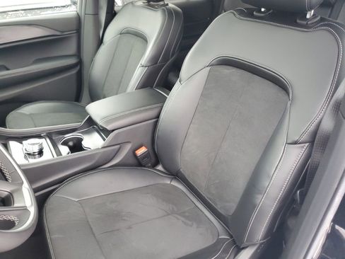 New 2025 Jeep Grand Cherokee Altitude AWD/4WD image 24