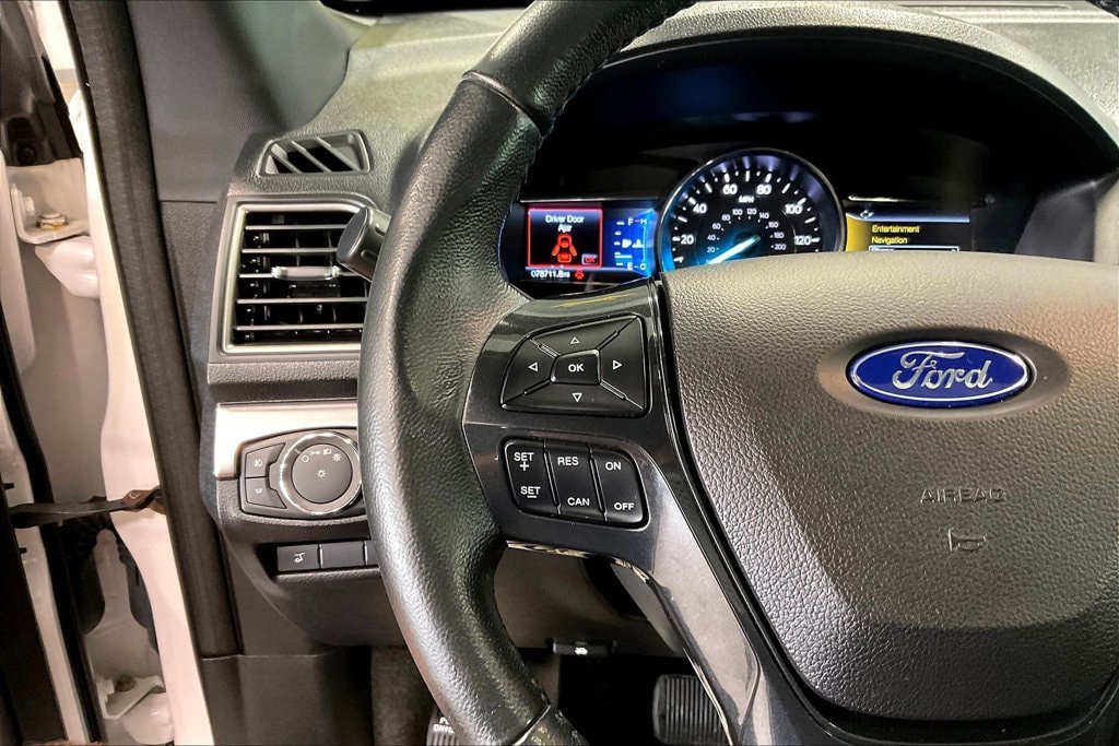 Used 2018 Ford Explorer XLT w/ Equipment Group 202A AWD/4WD image 12
