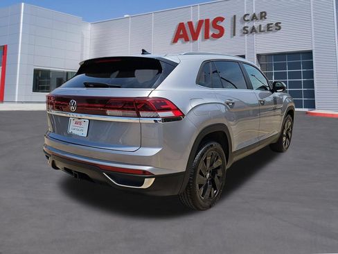 Used 2025 Volkswagen Atlas Cross Sport SE FWD image 6