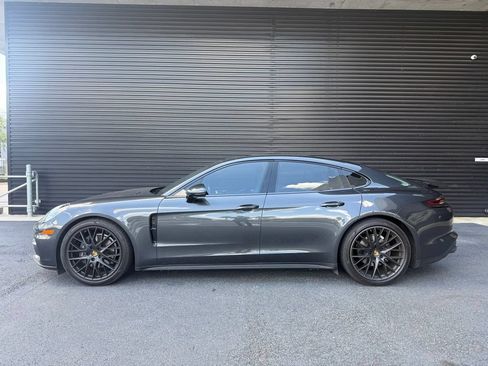 Used 2018 Porsche Panamera image 2