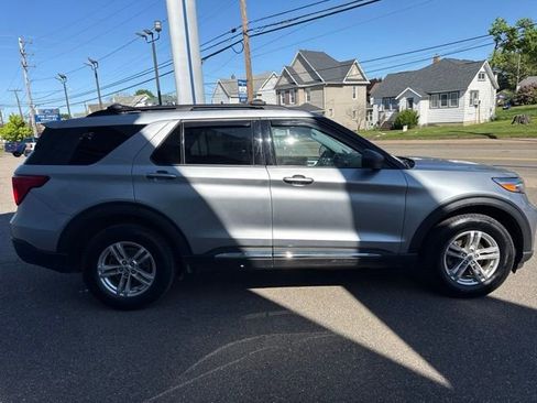 Certified 2023 Ford Explorer XLT w/ Equipment Group 202A AWD/4WD image 4
