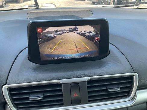 Used 2018 MAZDA MAZDA3 Sport FWD image 23