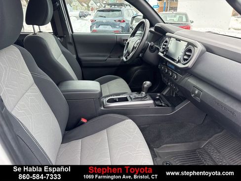 Used 2022 Toyota Tacoma TRD Off-Road w/ Technology Package image 24