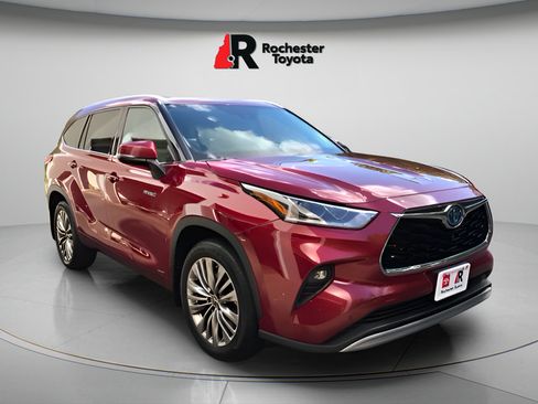 Certified 2021 Toyota Highlander Platinum AWD/4WD image 1