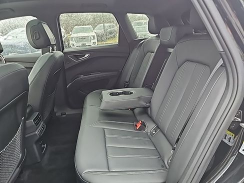 Used 2024 Audi Q4 e-tron Prestige image 11