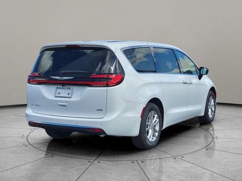 New 2026 Chrysler Pacifica Select AWD/4WD image 12