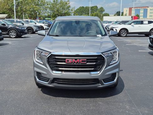 Used 2024 GMC Terrain SLE FWD image 8