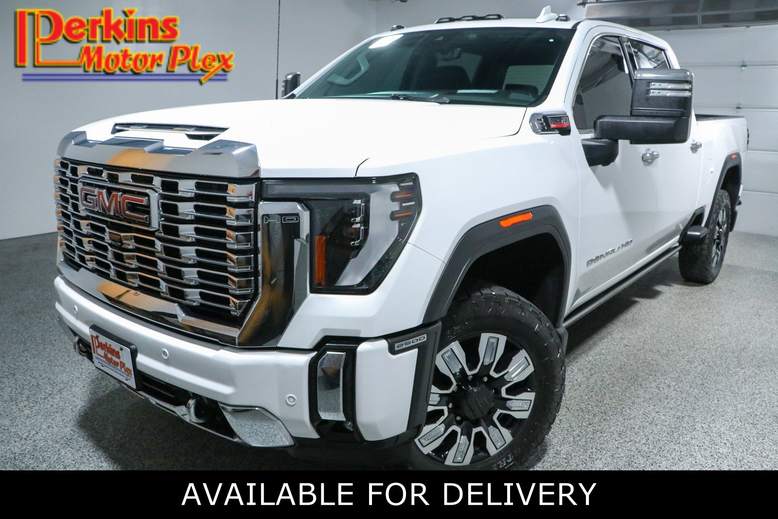 Used 2024 GMC Sierra 2500 Denali AWD/4WD image 1