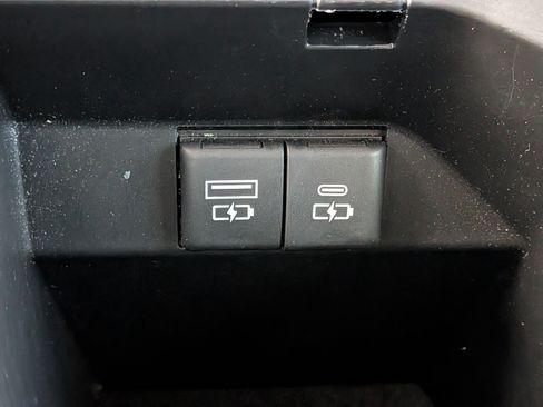 Used 2022 Toyota Camry XLE FWD image 29