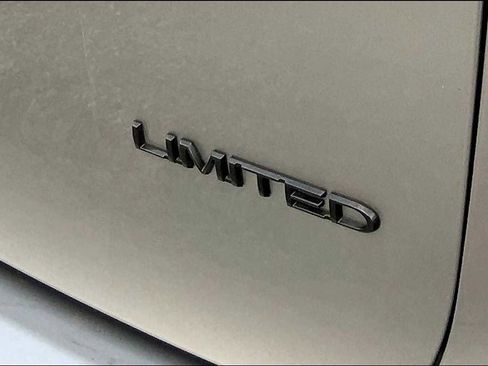 Used 2019 Chrysler Pacifica Limited w/ Advanced Safetytec Group FWD image 29