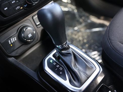 Used 2022 Jeep Renegade Altitude image 31