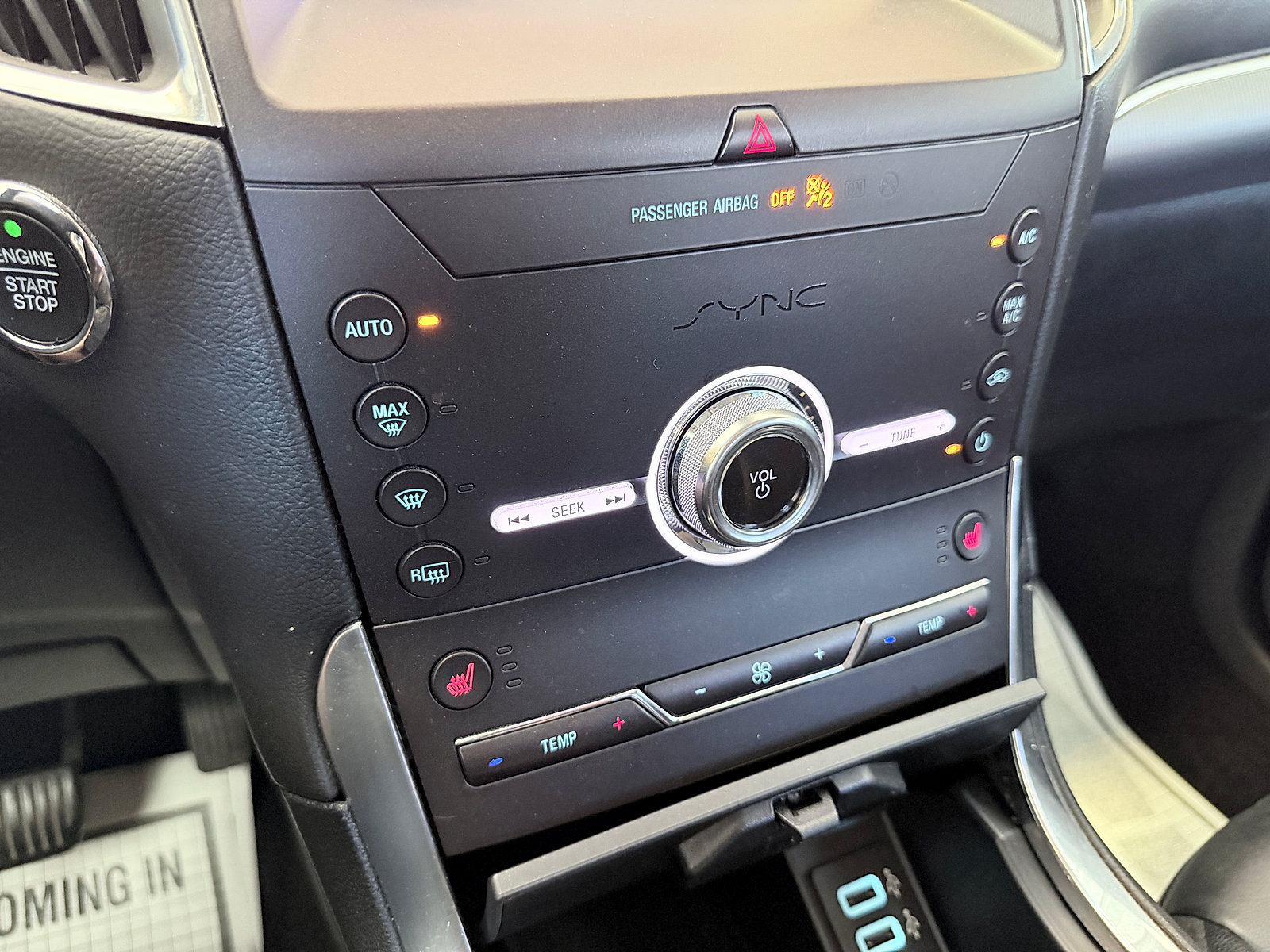 Used 2020 Ford Edge Titanium FWD image 31