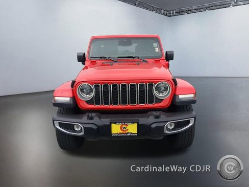 Used 2025 Jeep Wrangler Unlimited Sahara AWD/4WD image 2