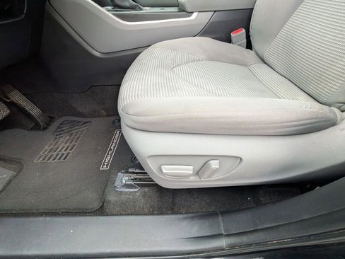 Used 2023 Toyota Highlander LE FWD image 12