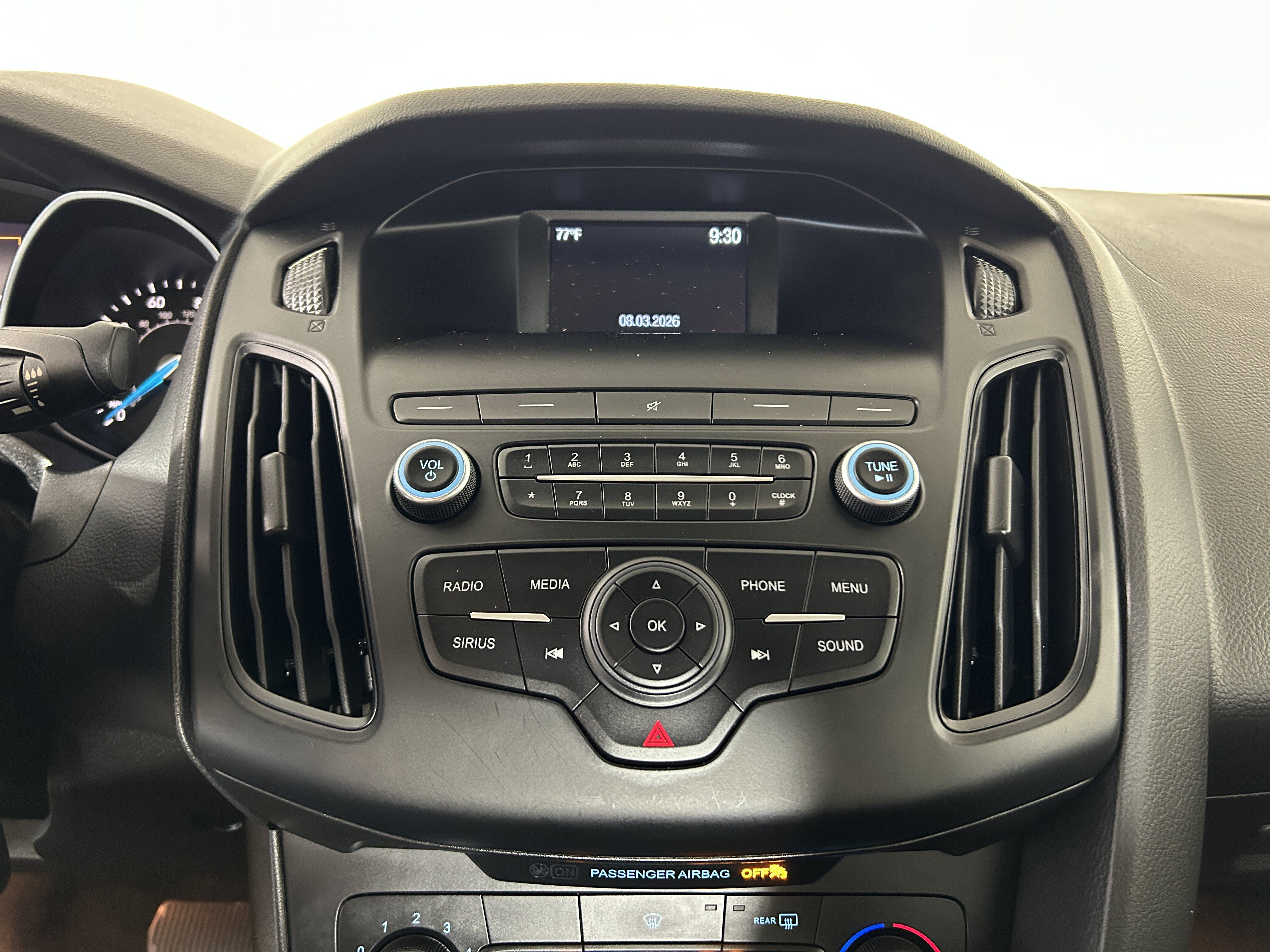 Used 2018 Ford Focus SE FWD image 18