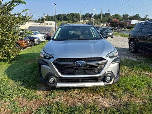 Used 2023 Subaru Outback Limited AWD/4WD image 2