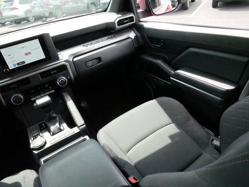 Certified 2025 Toyota Tacoma SR5 AWD/4WD image 11