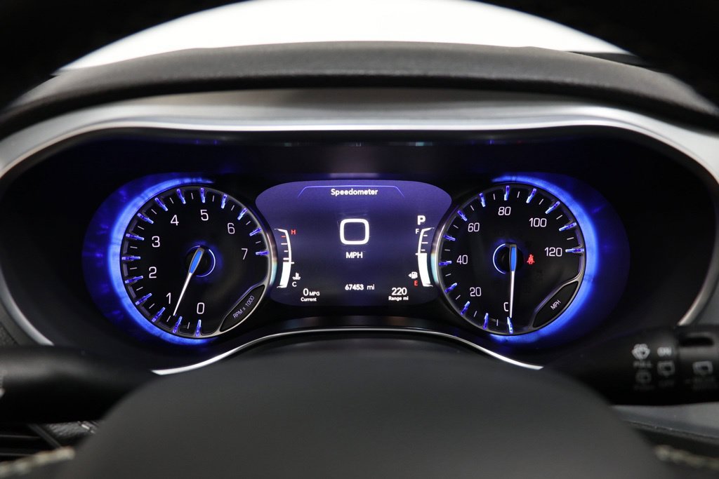 Used 2025 Chrysler Pacifica Limited FWD image 21