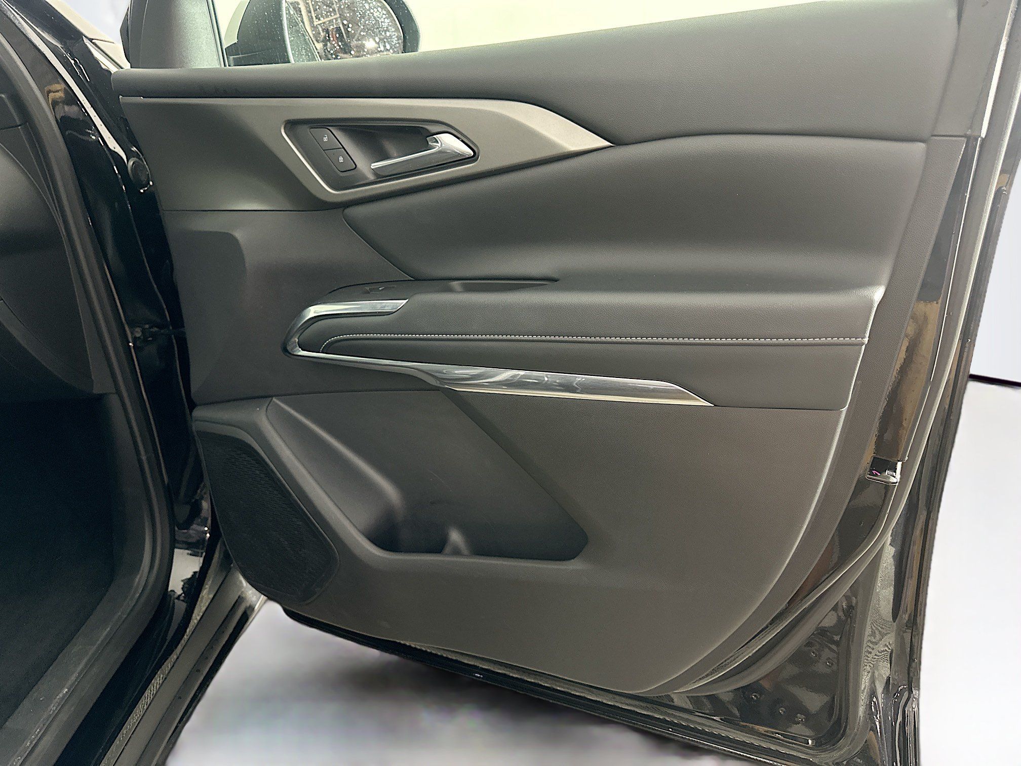 Used 2025 Chevrolet Traverse LT AWD/4WD image 33